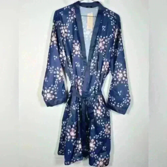 Morgan Lane x Fab Fit Fun Women’s NWT Size S/M Navy Blue Floral Satin Robe - Picture 1 of 10